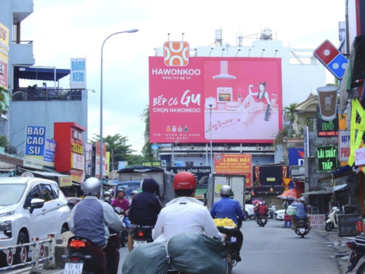 Biển quảng cáo pano gắn tường dạng đứng, 1 mặt, tại số 33 Calmette, phường Sài Gòn, TP. Hồ Chí Minh.