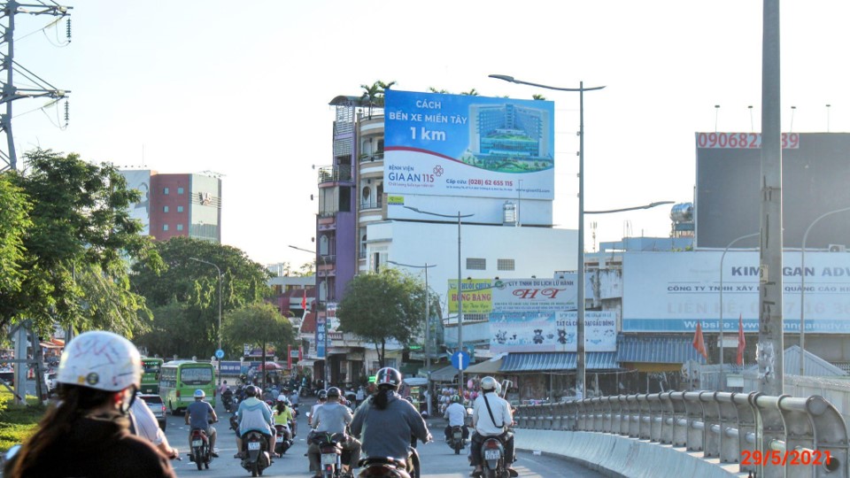 Billboard Cầu Ông Buông 1 - Vòng xoay Phú Lâm