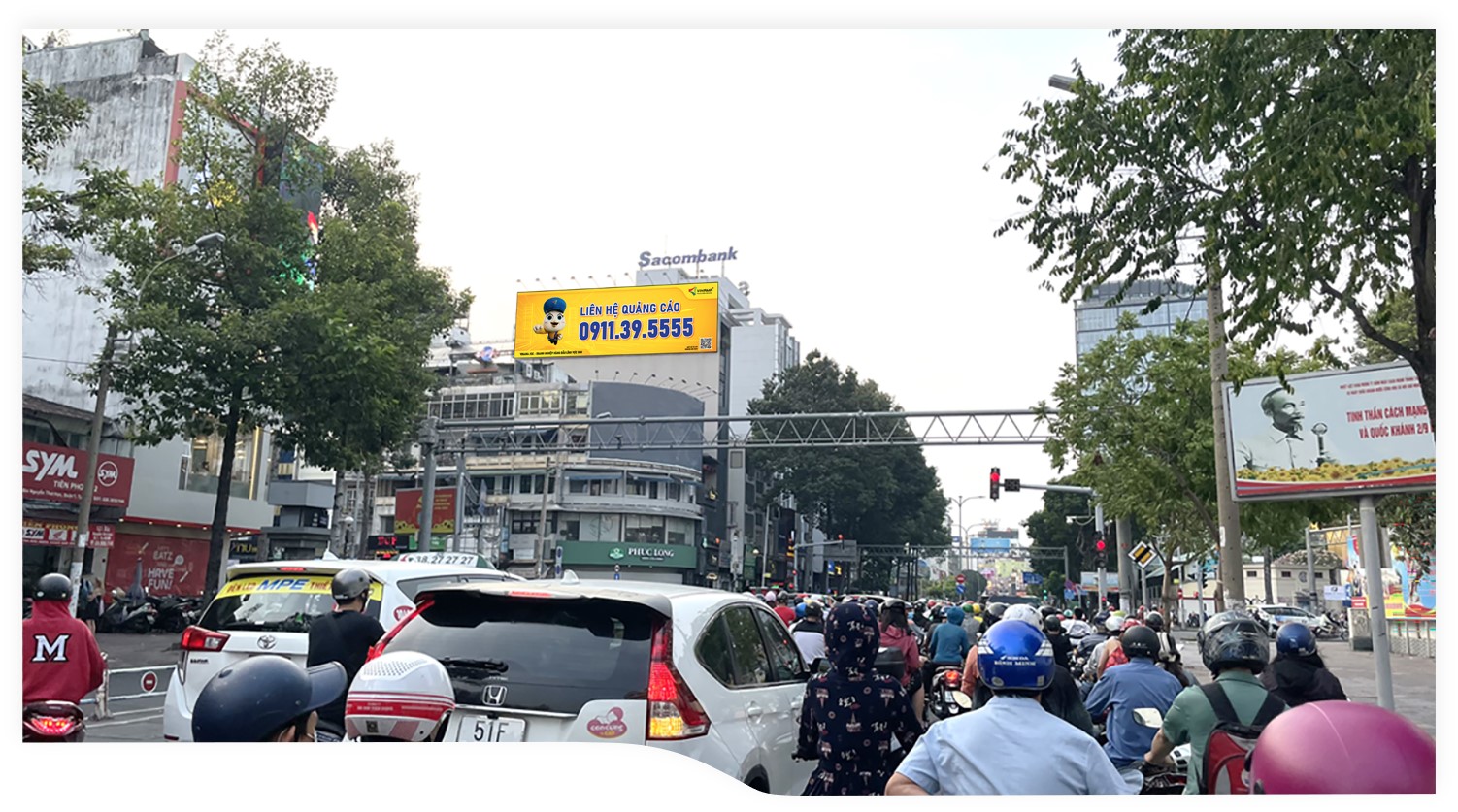 Billboard 163 Nguyễn Thái Học, Quận 1