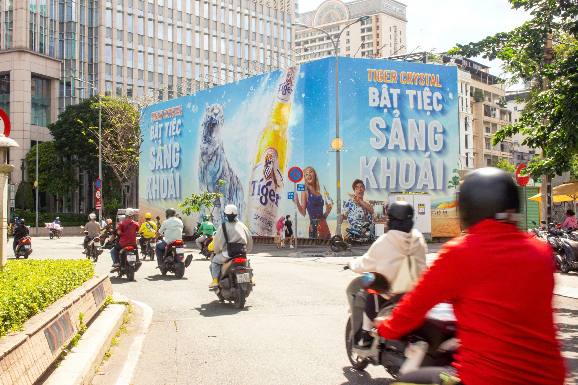 Billboard Hàng rào Hai Bà Trưng - Công Trường Mê Linh, Q.1