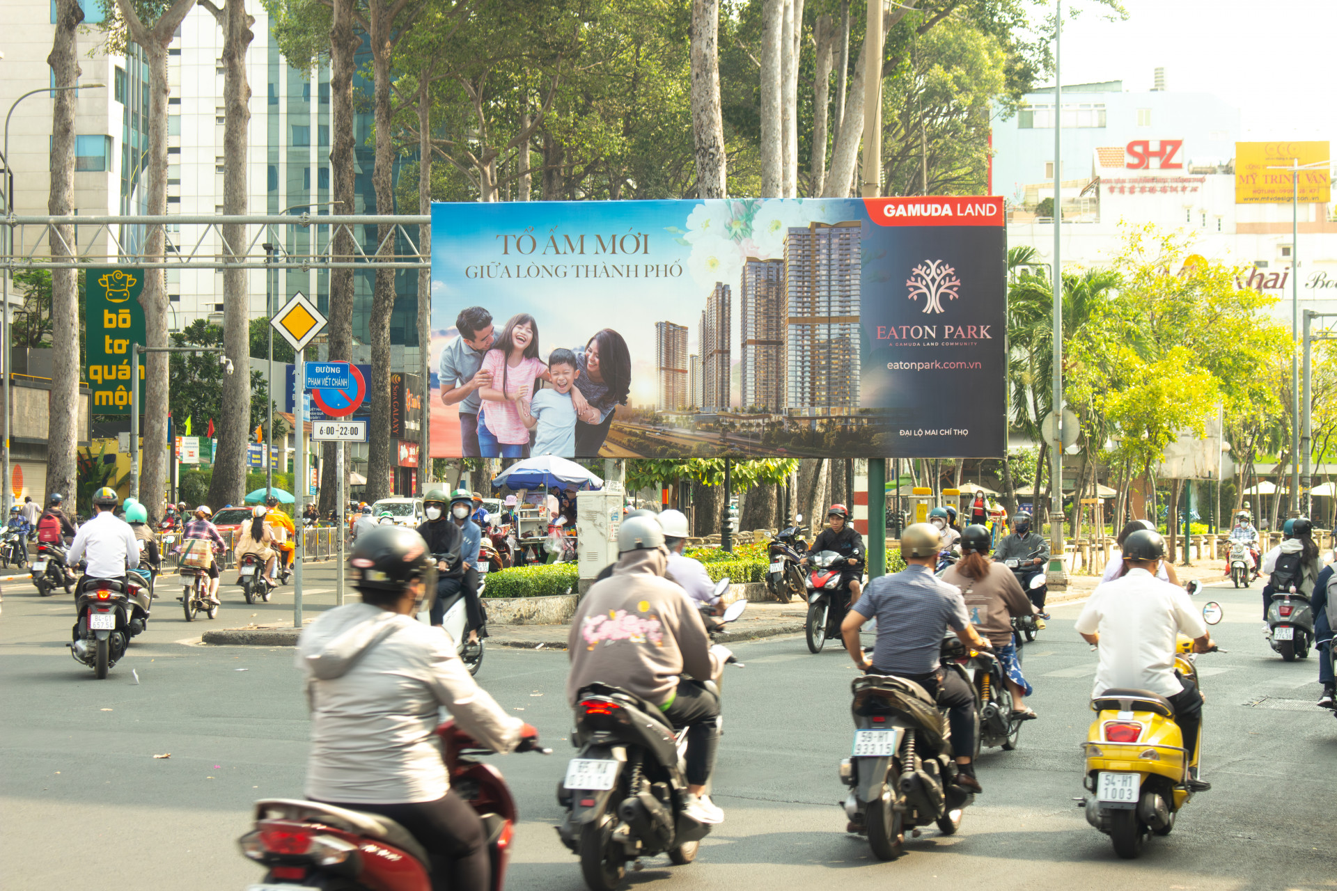 Billboard Nguyễn Thị Minh Khai – Phạm Viết Chánh, Quận 1