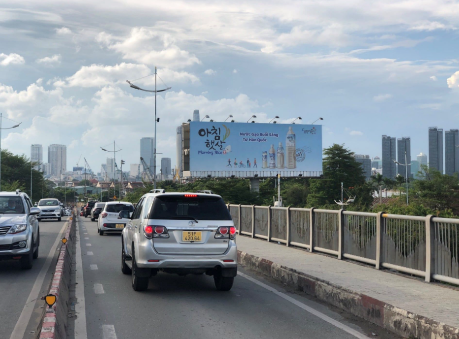 Billboard Nằm giữa cầu Tân Thuận 1&2, Quận 4, TP.HCM