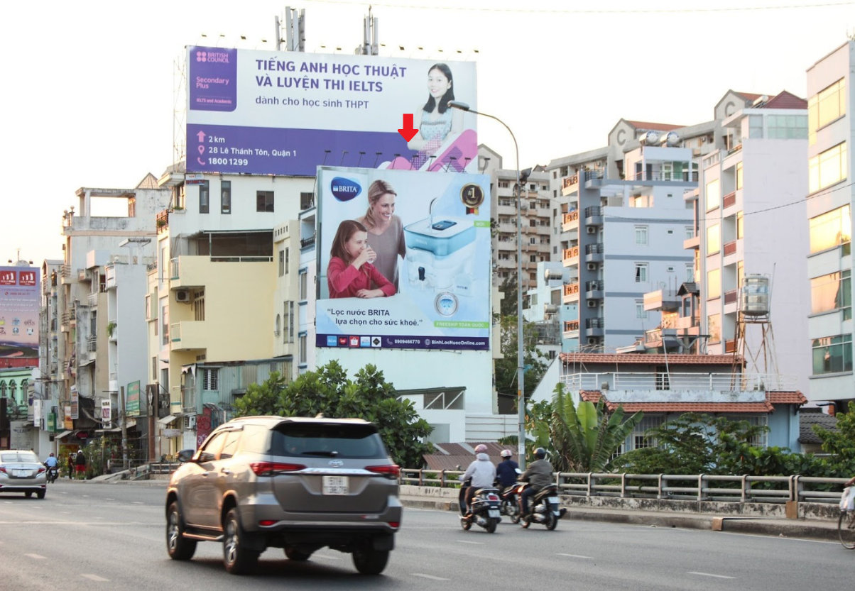 Billboard Chân cầu Nguyễn Hữu Cảnh