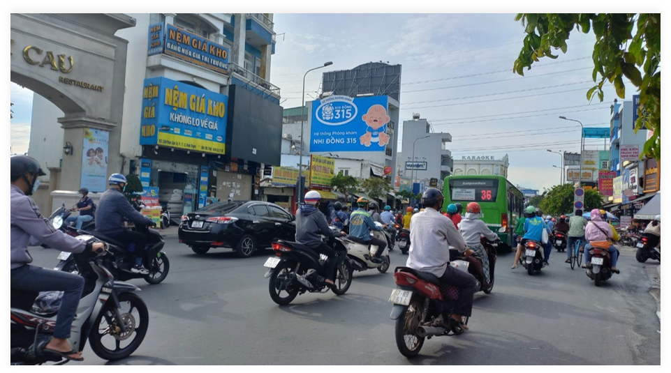 Billboard Ngã 4 Phan Văn Trị - Phạm Văn Đồng (hướng từ Quận Gò Vấp đi Quận Bình Thạnh)
