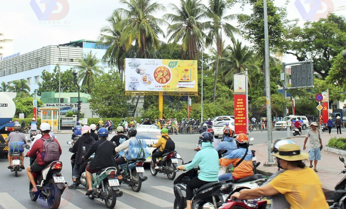Ngã tư Phan Đăng Lưu – Nơ Trang Long