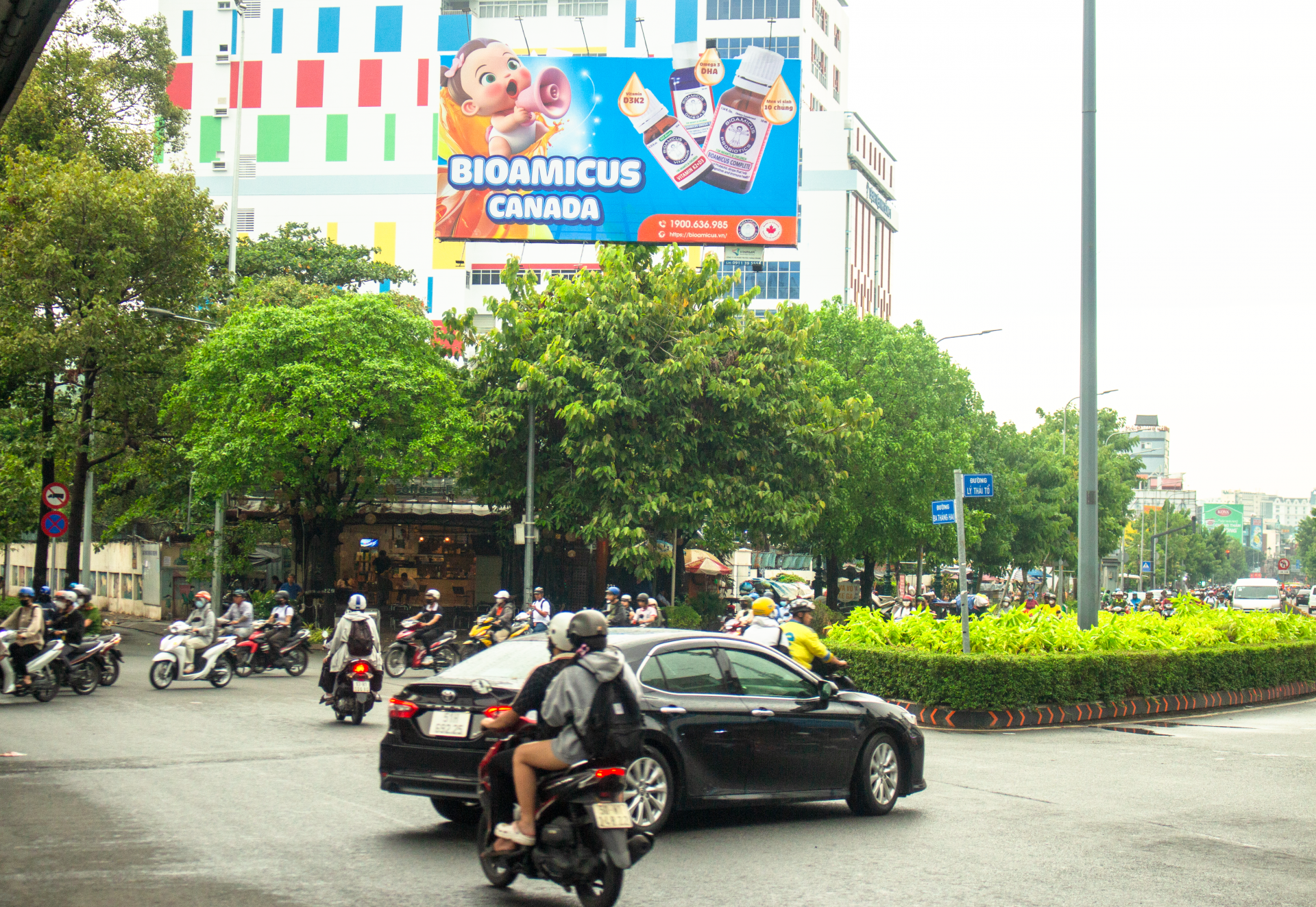 Billboard Ngã tư Ba Tháng Hai - Lý Thái Tổ