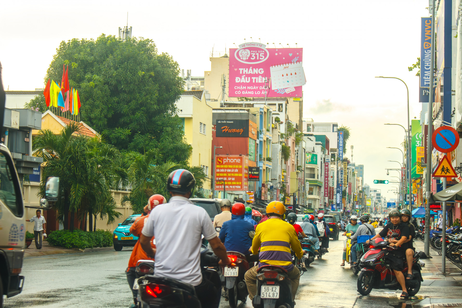 Billboard Ngã 4 Hai Bà Trưng - Trần Quốc Toản, Quận 3