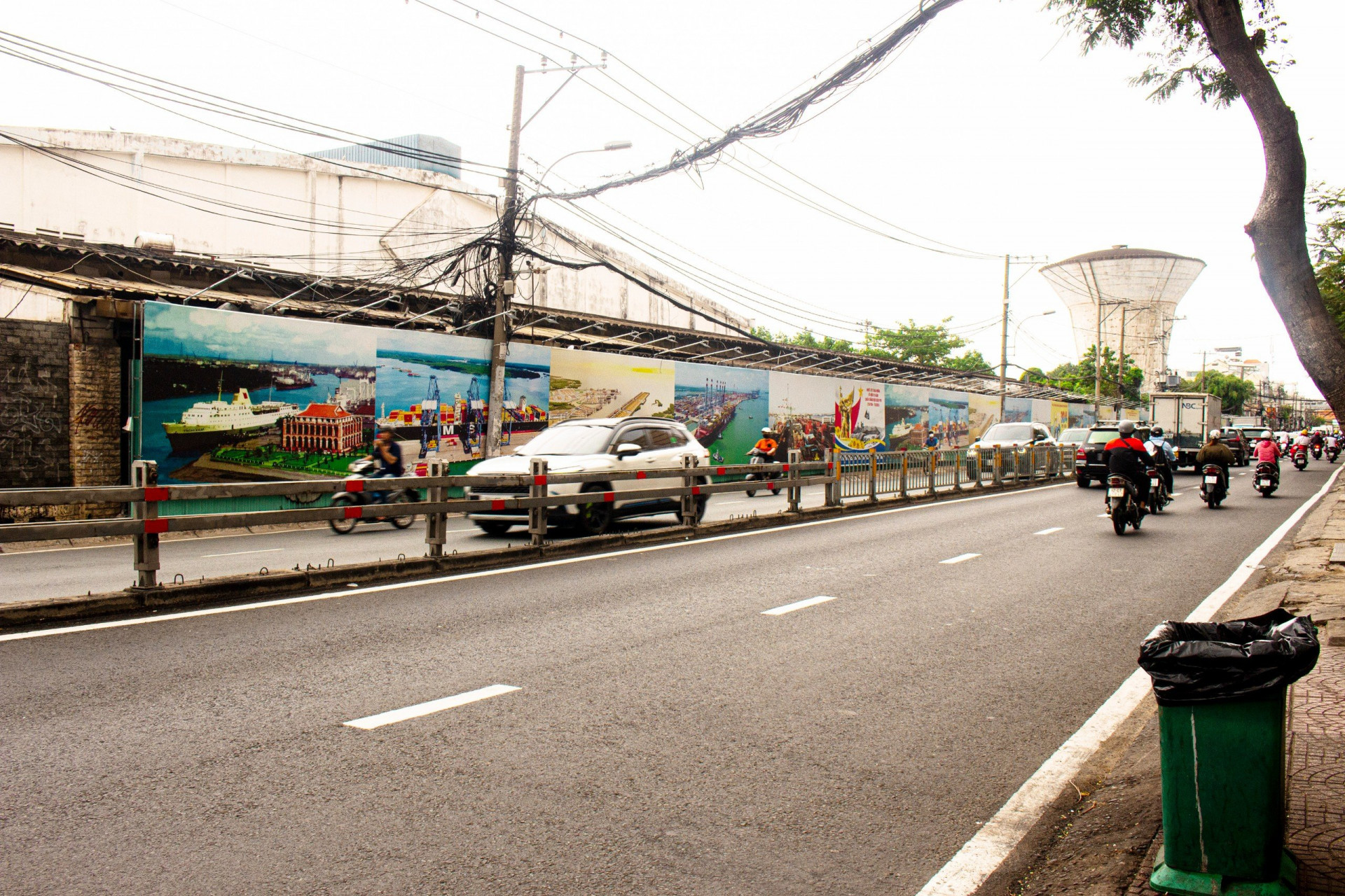 Billboard Hàng rào Nguyễn Tất Thành, Quận 4