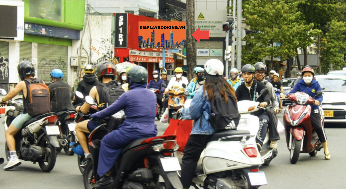 Billboard Góc Nguyễn Thị Minh Khai – Cách Mạng Tháng 8, Quận 1 (Bảng 2)