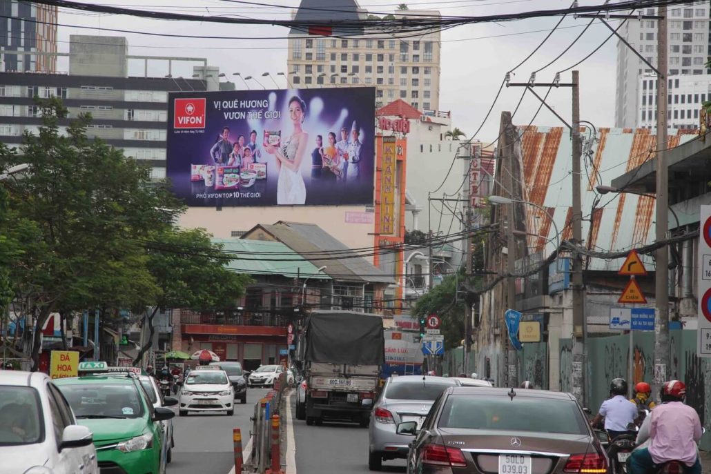 Bảng quảng cáo ngoài trời 186 Nguyễn Tất Thành, quận 4, Hồ Chí Minh