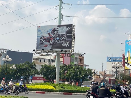 Bảng quảng cáo ngoài trời Vòng xoay Lê Đại Hành, quận 11, Hồ Chí Minh