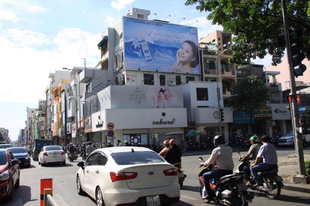Bảng quảng cáo ngoài trời ngã tư Hai Bà Trưng – Võ Thị Sáu, quận 1, Hồ Chí Minh