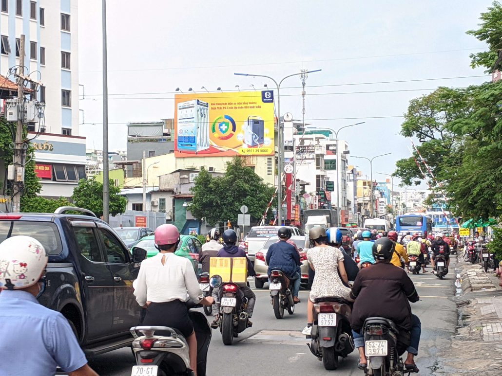 Bảng quảng cáo ngoài trời Ngã tư Hoàng Văn Thụ – Chiến Thắng, quận Phú Nhuận , Hồ Chí Minh
