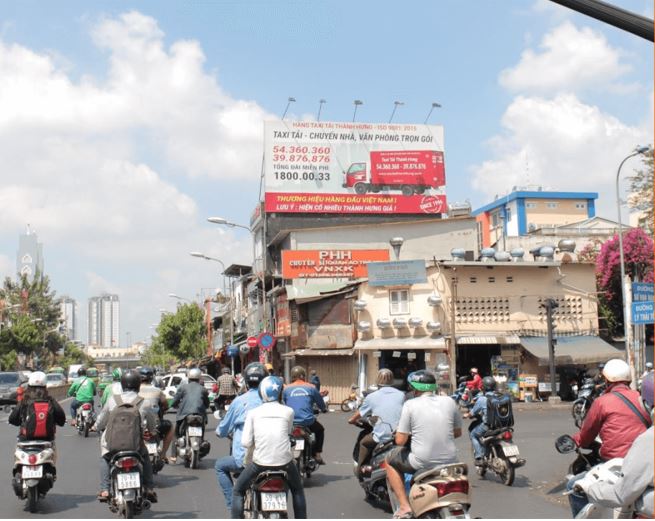 Bảng quảng cáo ngoài trời Ngã tư Lý Thái Tổ – Sư Vạn Hạnh, quận 10, Hồ Chí Minh