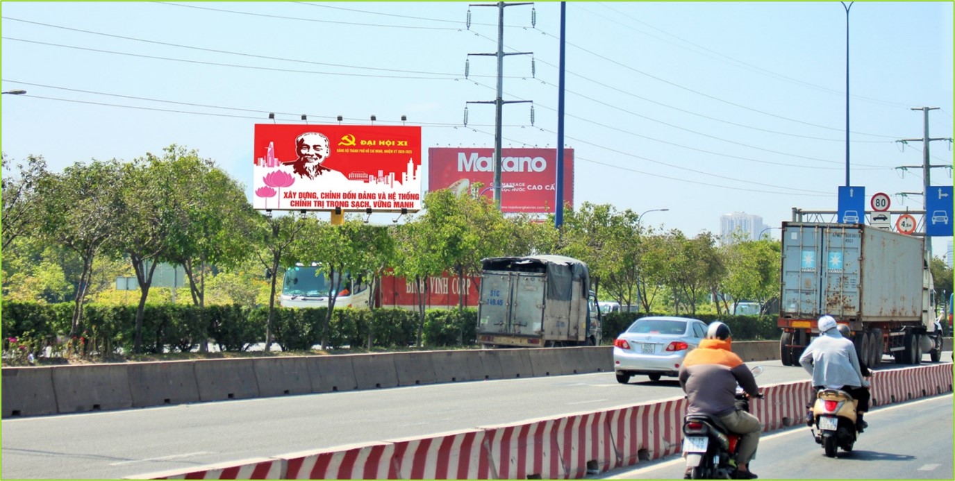 Bảng quảng cáo ngoài trời ngã ba Mai Chí Thọ, quận 2, Hồ Chí Minh