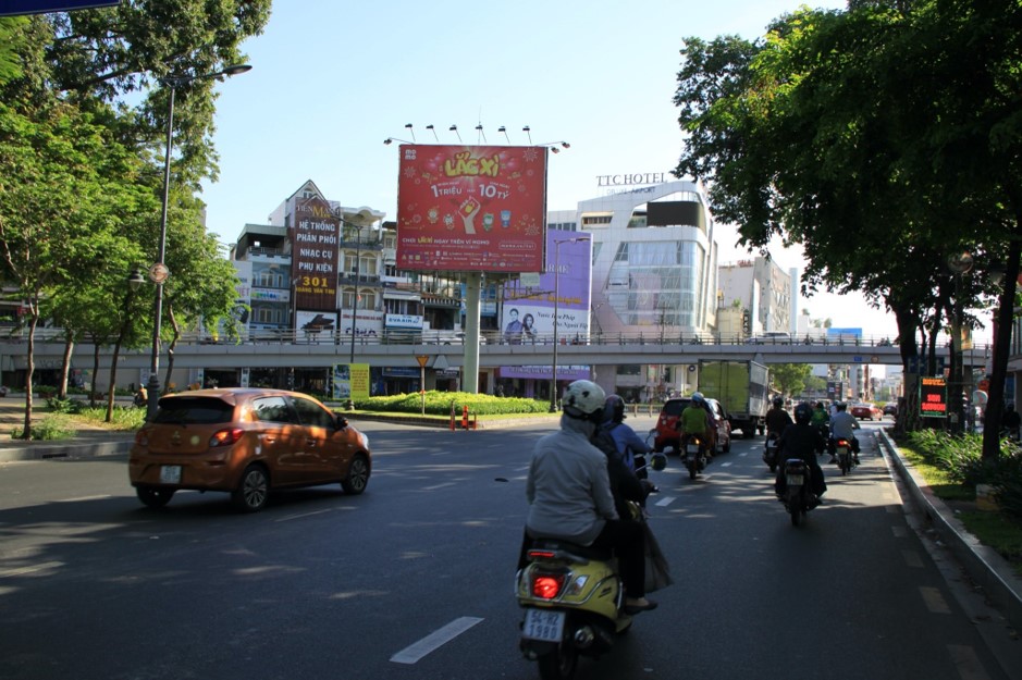 Bảng quảng cáo ngoài trời Tiểu đảo Cộng Hòa – Trần Quốc Hoàn, quận Tân Bình, Hồ Chí Minh