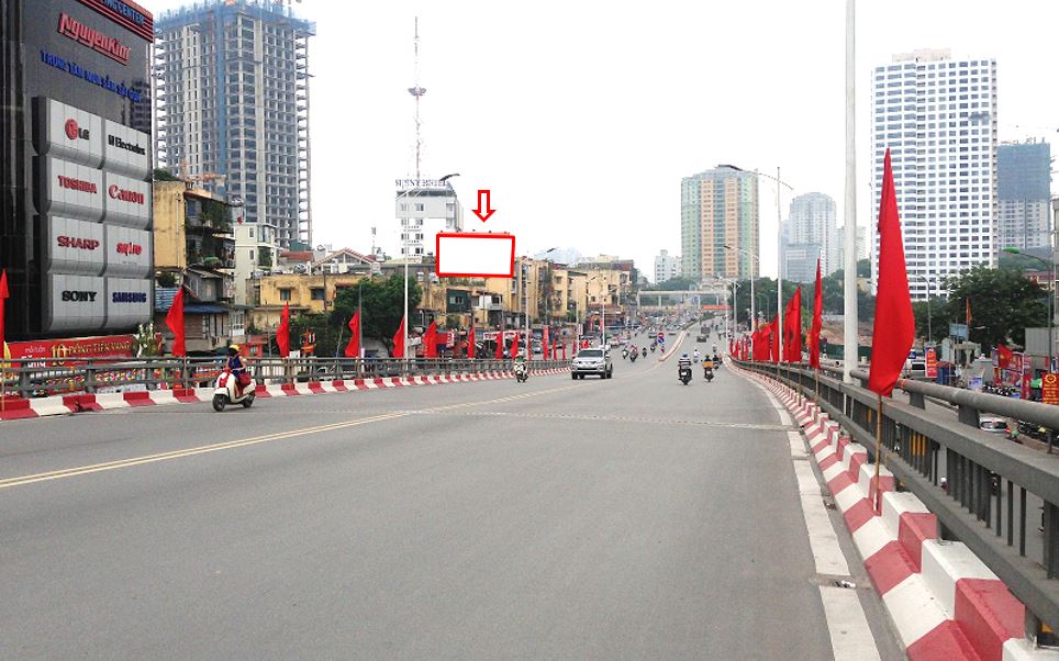 Bảng quảng cáo ngoài trời B2 Chân cầu vượt – kim Mã – Liễu Giai