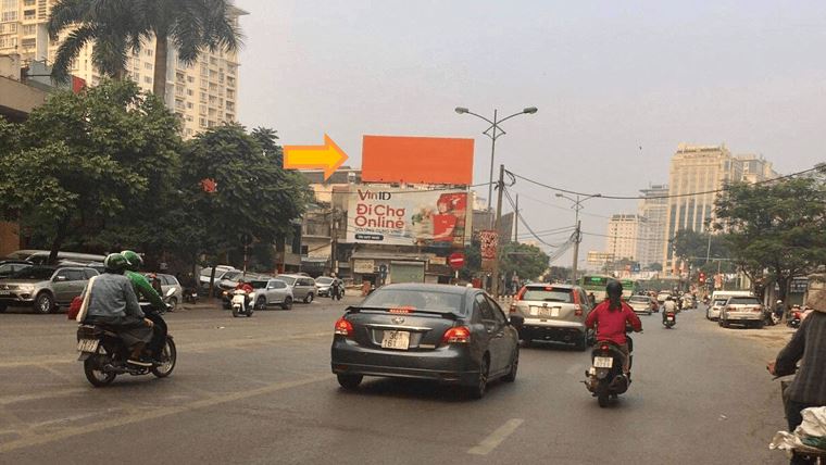 Bảng quảng cáo ngoài trời ngã 4 Đê La Thành – Giảng Võ, quận Ba Đình, Hà Nội