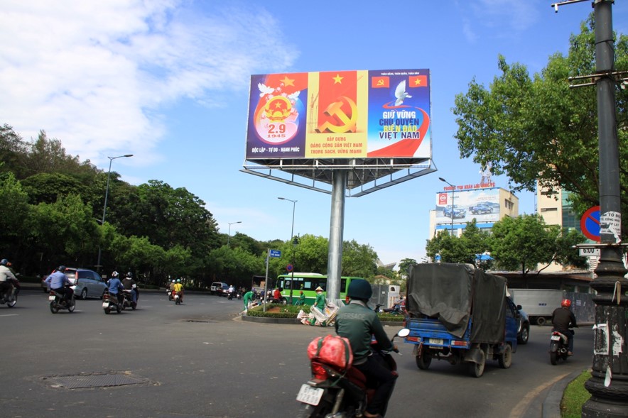 Bảng quảng cáo ngoài trời Tiểu Đảo Phổ Quang – Trường Sơn, quận Tân Bình, Hồ Chí Minh