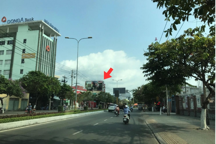 1 bảng quảng cáo treo tường nằm ngang tại 105A2 Đại lộ Đồng Khởi, phường Phú Khương, Vĩnh Long