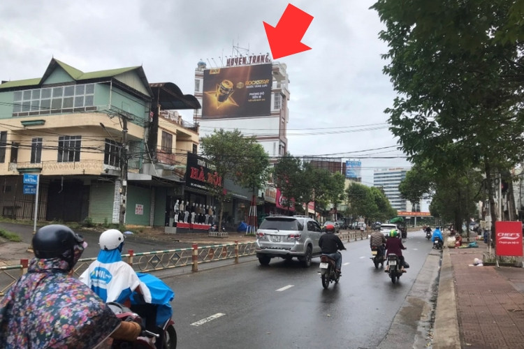 1 bảng quảng cáo treo tường nằm ngang tại 453 Hùng Vương, phường Pleiku, Gia Lai