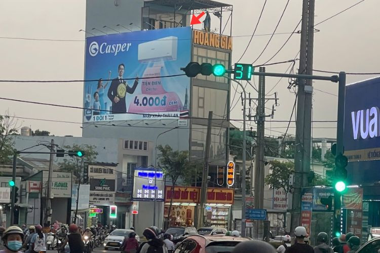 1 bảng quảng cáo ốp tường tại 326 Cách Mạng Tháng 8, Phường Thủ Dầu Một, HCM