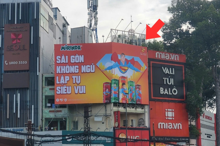 1 Panel Horizontal Wallscape Billboard at 3/2 street, Hoa Hung Ward, Ho Chi Minh City (Dan Chu Roundabout)