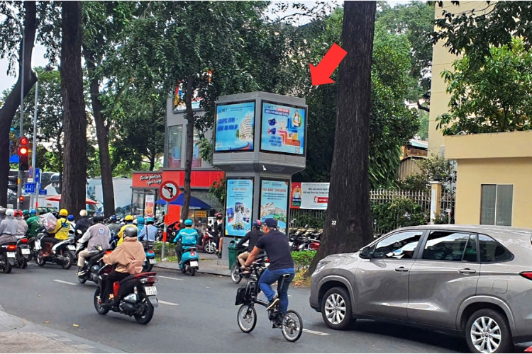 Biển quảng cáo E-tower 8 mặt tại số 06 đường Võ Văn Tần, phường 6, TP. Hồ Chí Minh.
