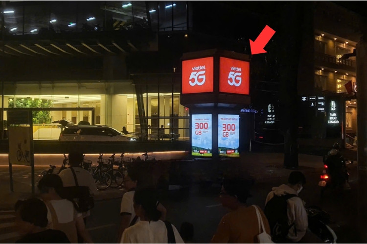 Biển quảng cáo E-tower 8 mặt tại số 50 Ngô Đức Kế, phường Bến Thành, TP. Hồ Chí Minh.