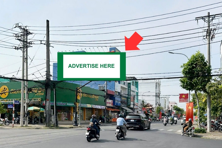 1 bảng quảng cáo treo tường nằm ngang tại Ngã tư đường Nguyễn Công Trứ và Nguyễn Thái Học, phường Vị Thanh, TP. Cần Thơ