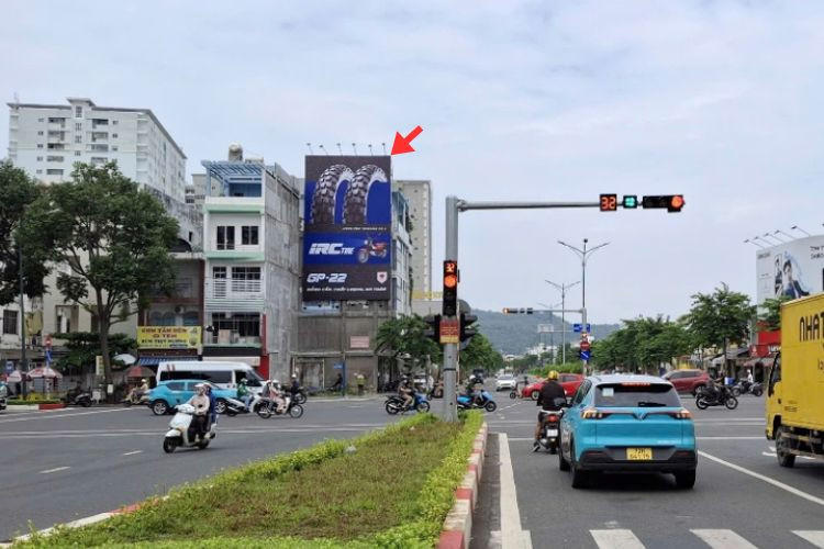 1 bảng quảng cáo ốp tường tại 364 Lê Hồng Phong, Phường Tam Thắng, HCM