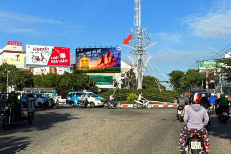 1 mặt bảng quảng cáo treo tường tại 1-3 Trần Phú, phường Phan Rang, Khánh Hoà